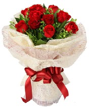 12 adet kırmızı gül buketi  Kıbrıs çiçek online çiçek siparişi 
