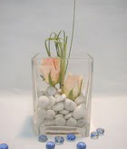 2 adet gül camda taslarla   Kıbrıs çiçekçi telefonları 