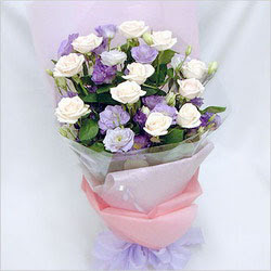  Kıbrıs internetten çiçek siparişi  BEYAZ GÜLLER VE KIR ÇIÇEKLERIS BUKETI