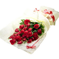 Çiçek gönderme 13 adet kirmizi gül buketi  Kıbrıs ucuz çiçek gönder 