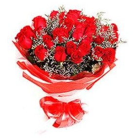  Kıbrıs güvenli kaliteli hızlı çiçek  12 adet kırmızı güllerden görsel buket