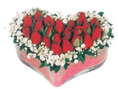  Kıbrıs çiçek , çiçekçi , çiçekçilik  mika kalpte kirmizi güller 9 
