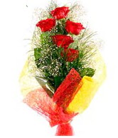 5 li kırmızı gül buketi  Kıbrıs internetten çiçek siparişi 