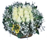  Kıbrıs çiçek siparişi vermek  Beyaz harika bir gül sepeti